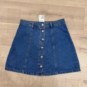 NWT Denim mini skirt with full button down detail, size 6